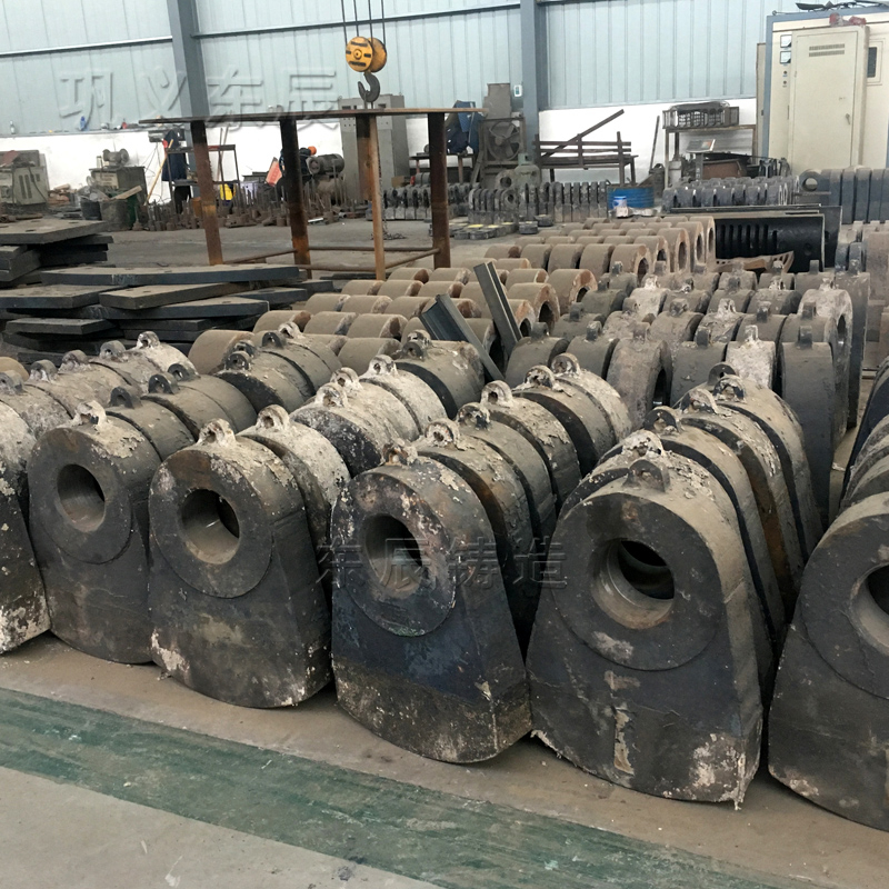 廣東客戶親臨東辰鑄造現(xiàn)場(chǎng)討論合金破碎機(jī)錘頭的訂購(gòu)