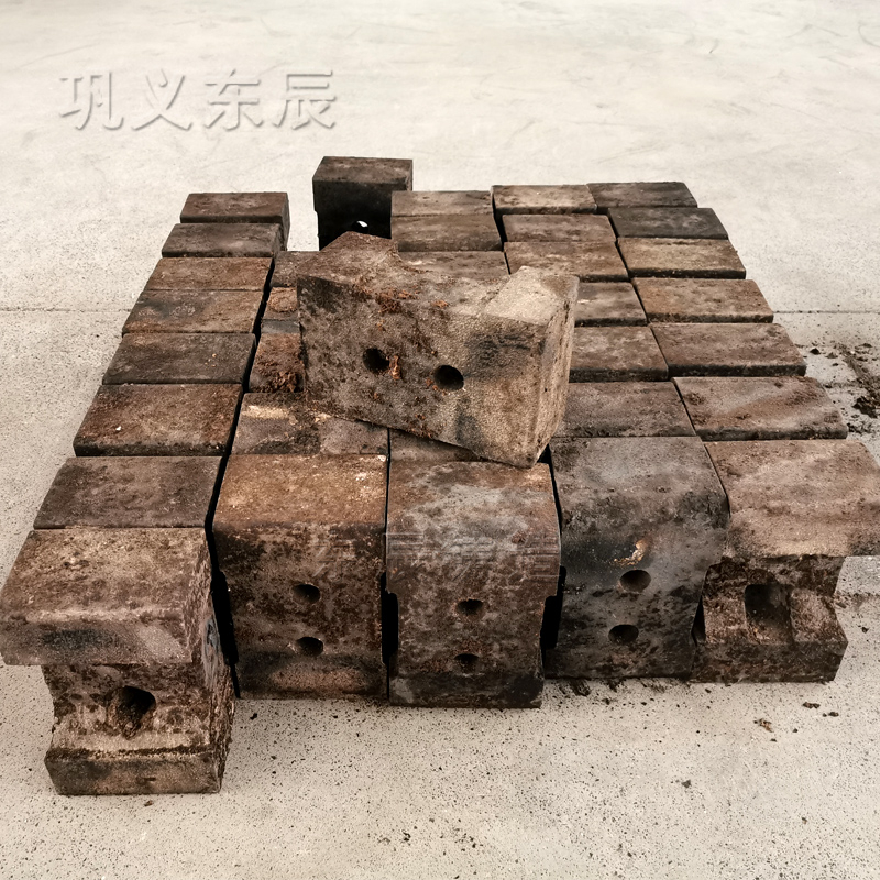 鵝卵石粉碎機(jī)錘頭在四川德陽(yáng)客戶的沙石料現(xiàn)場(chǎng)再展雄風(fēng)